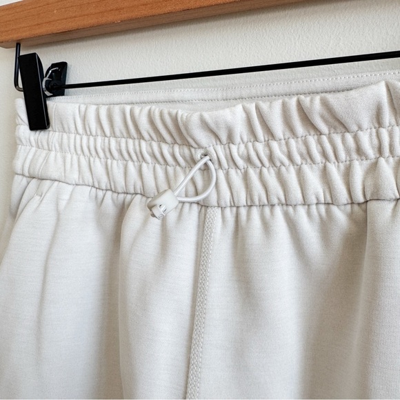 LULULEMON • Softstreme High-Rise Short 4" in White Opal - Picture 7 of 12